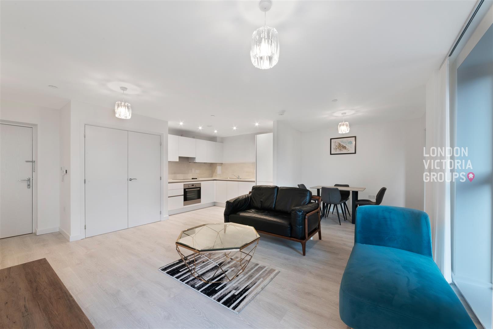 2 bed property in East Acton Lane, London